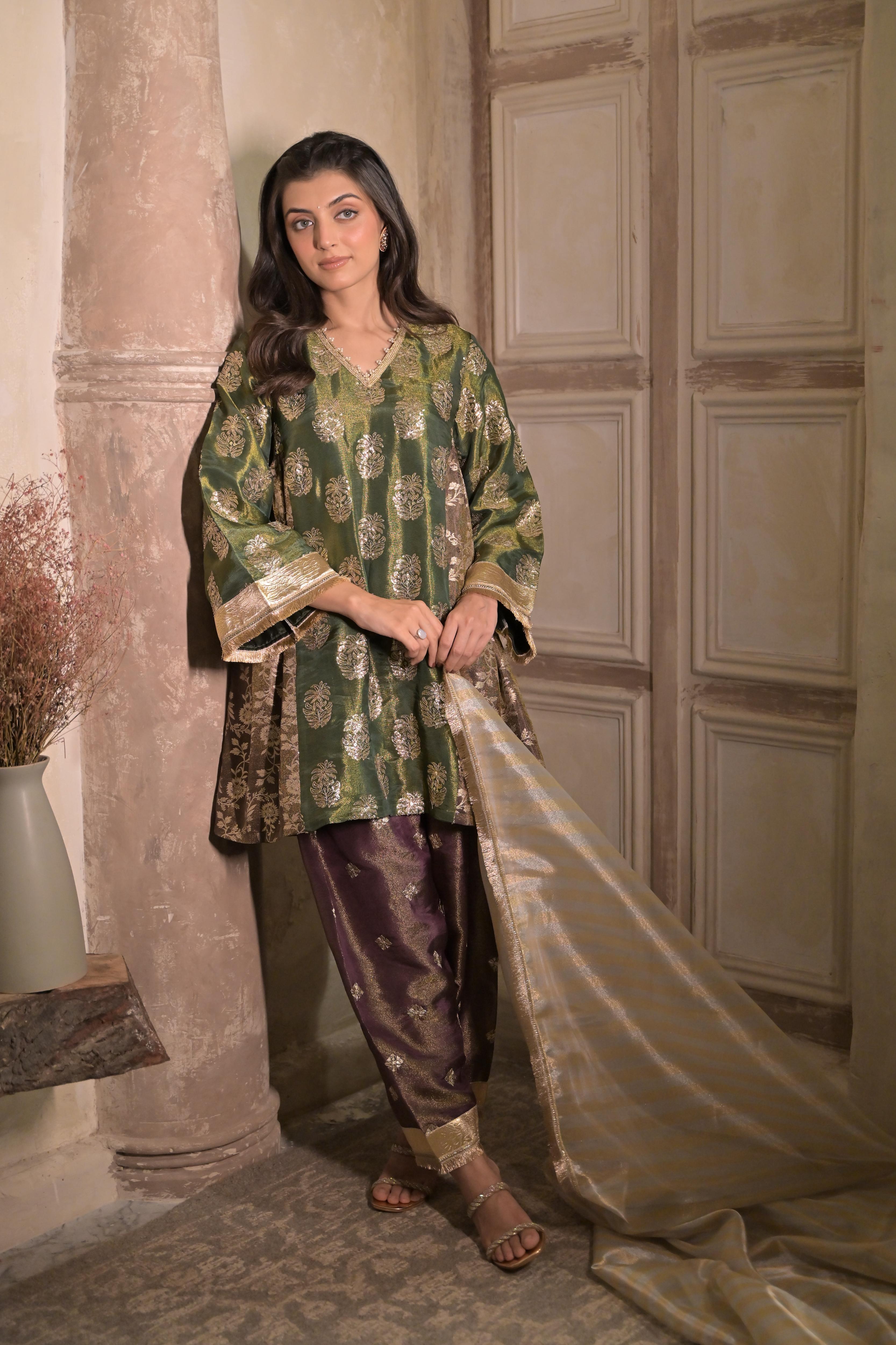 Sunheri Shaam Kurta Set for Women