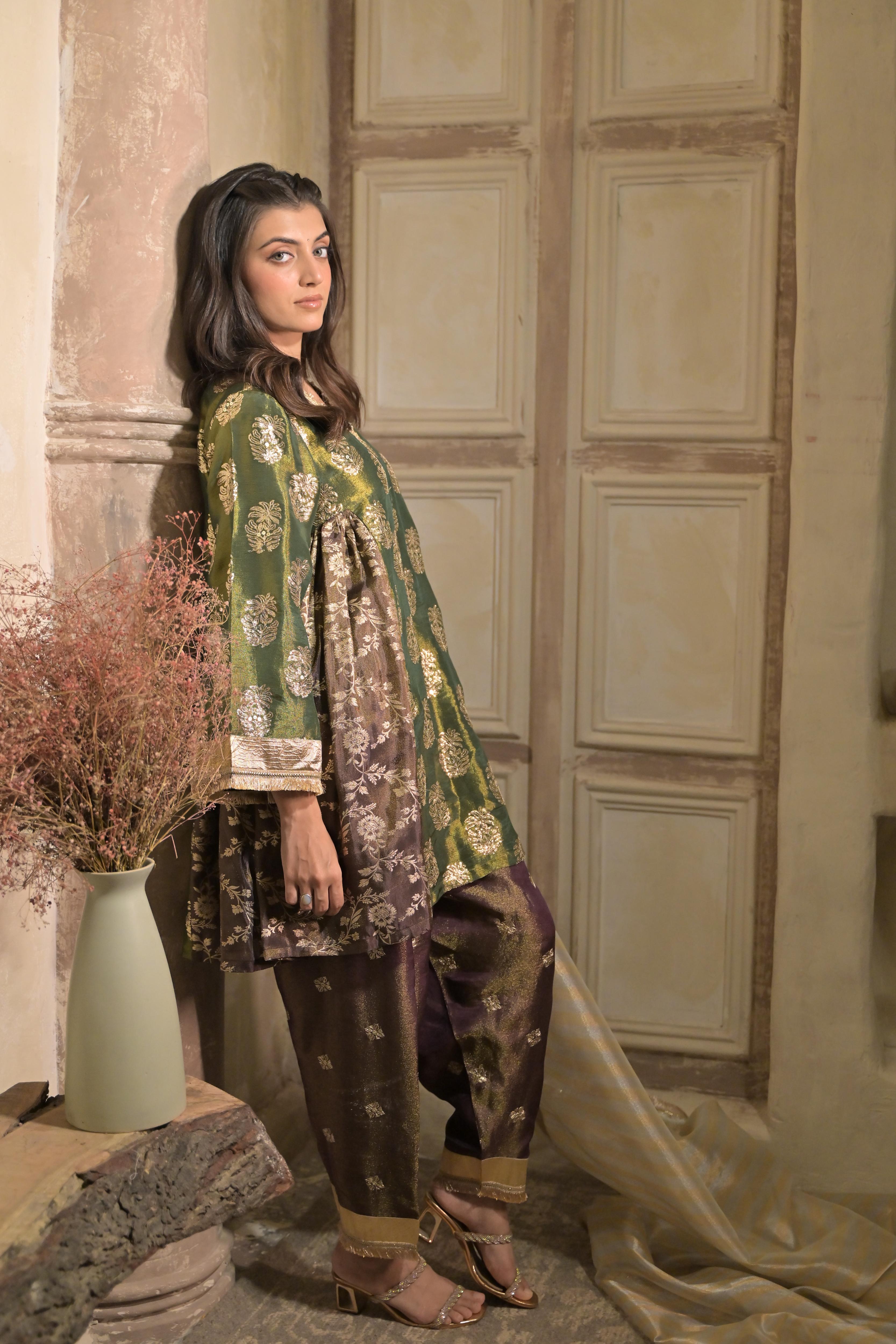 Sunheri Shaam Kurta Set for Women