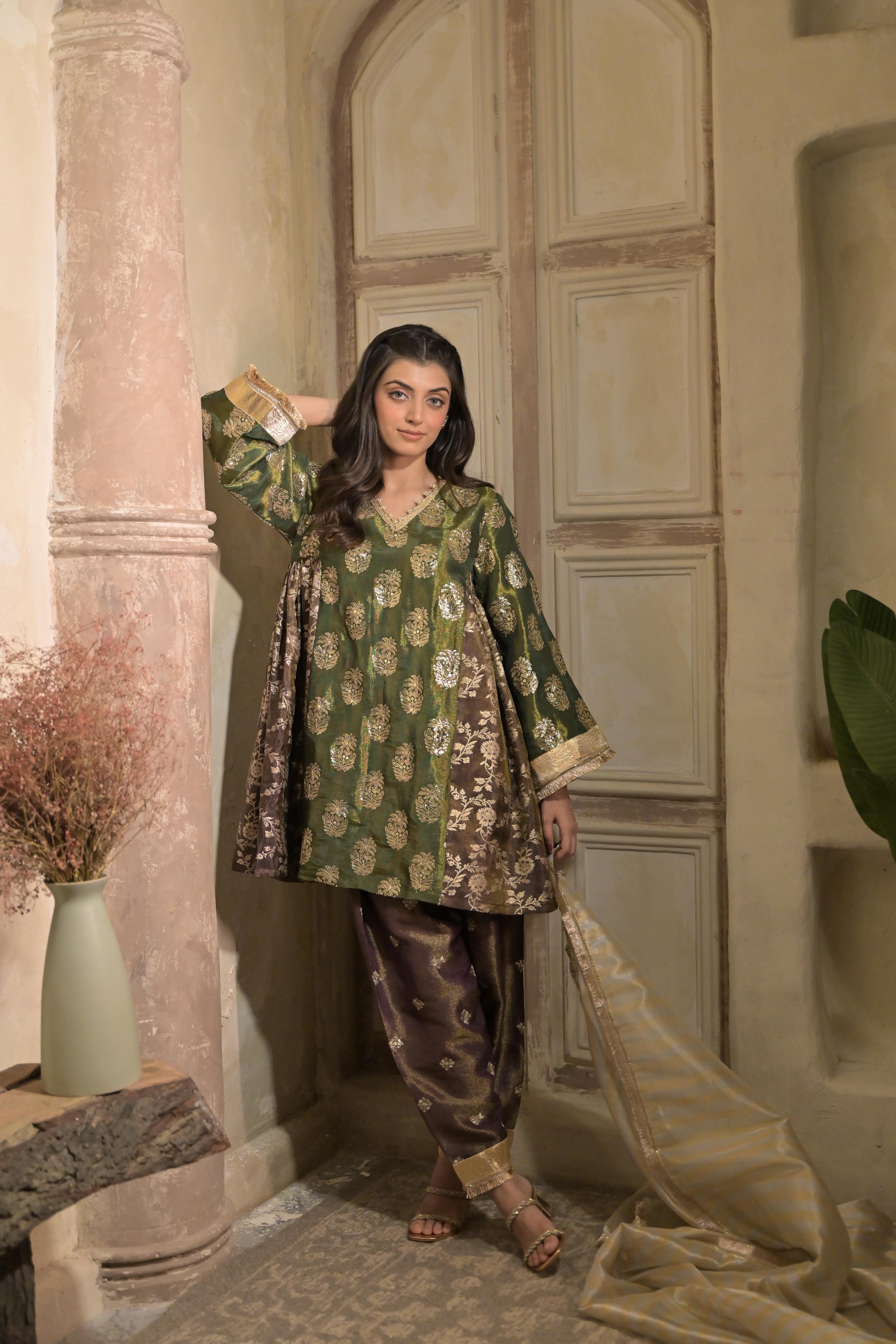 Sunheri Shaam Kurta Set for Women